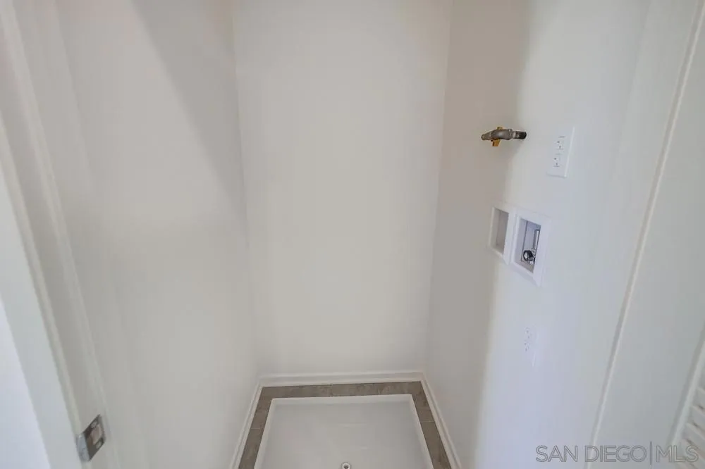 5305 Seacliff Place home-pic-16